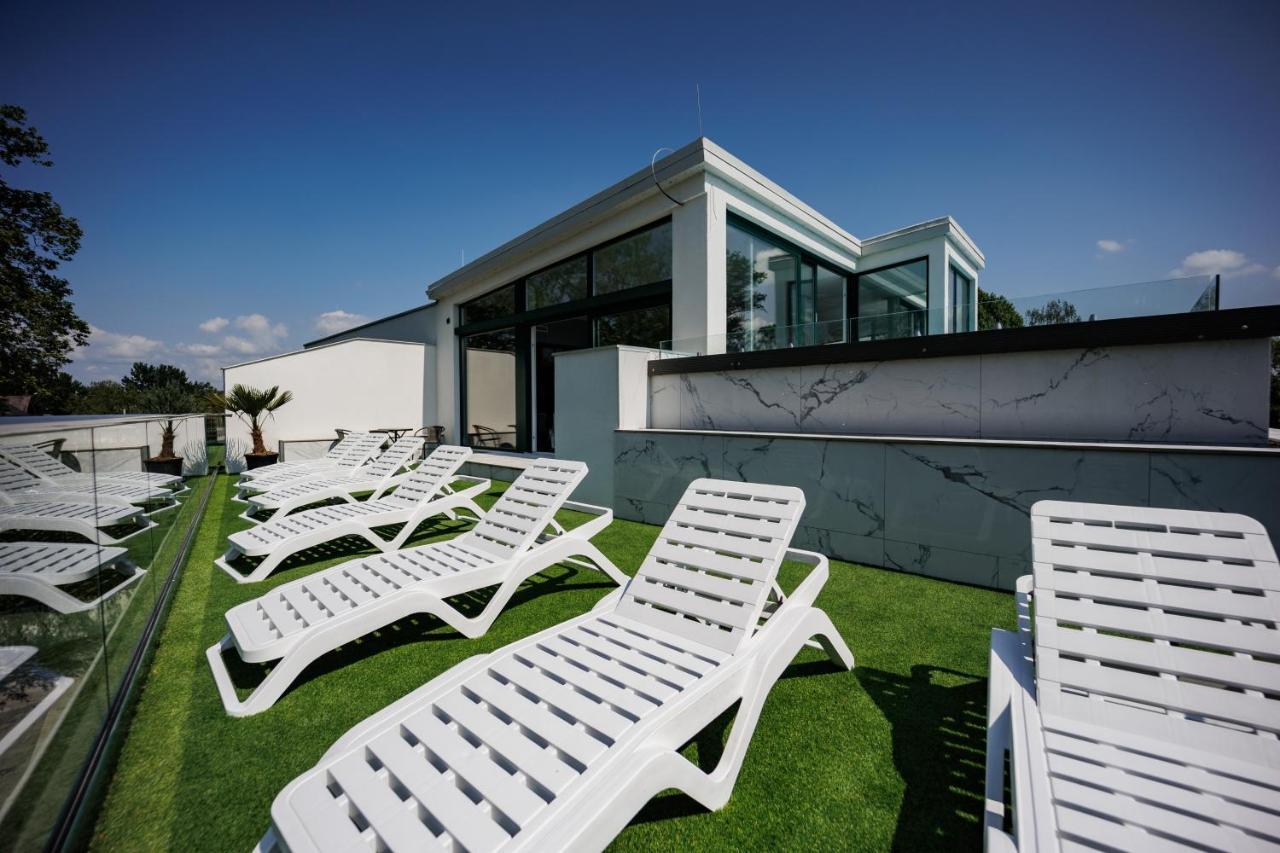Villa Bauhaus Wellness Apartman Siofok Bagian luar foto