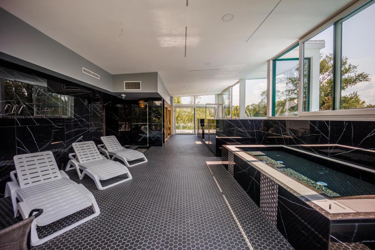 Villa Bauhaus Wellness Apartman Siofok Bagian luar foto