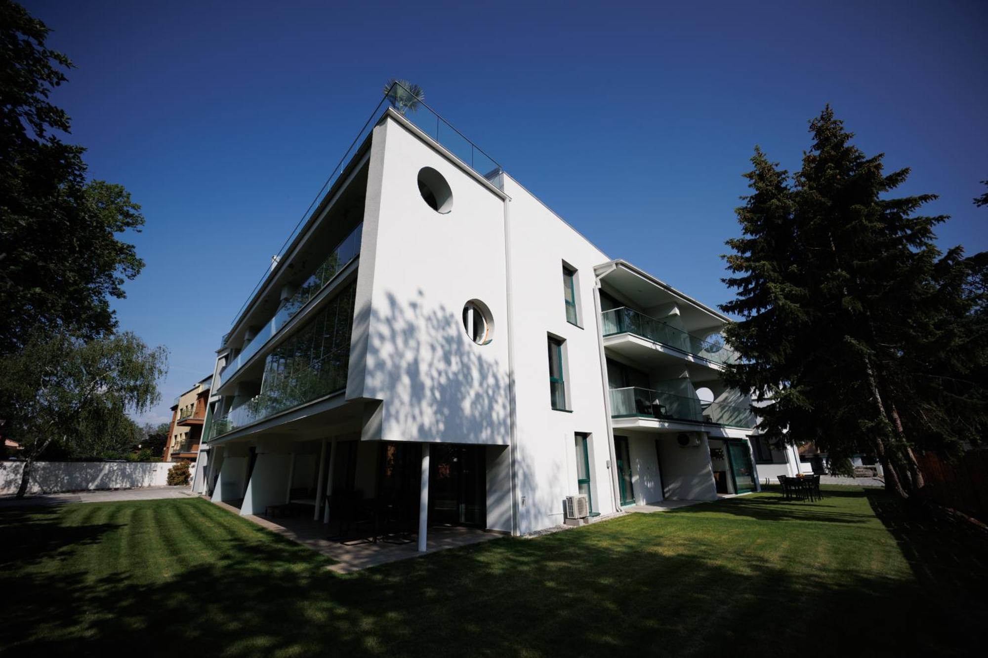 Villa Bauhaus Wellness Apartman Siofok Bagian luar foto